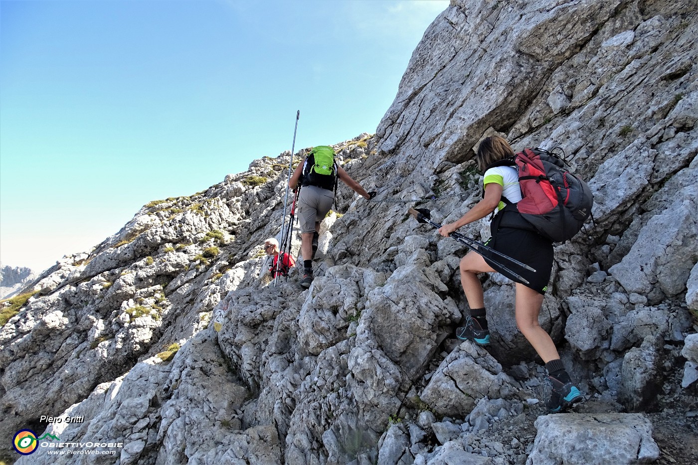 47 Passaggi attrezzati con catene su roccette con attenzione.JPG